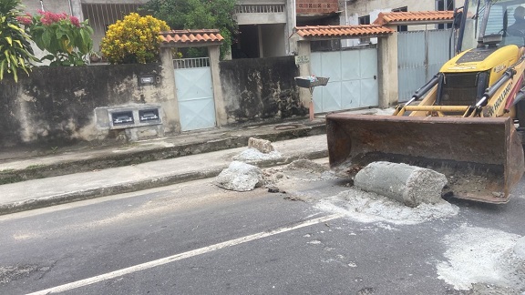 Barricadas removidas em Guaxindiba com ajuda do Disque Denúncia